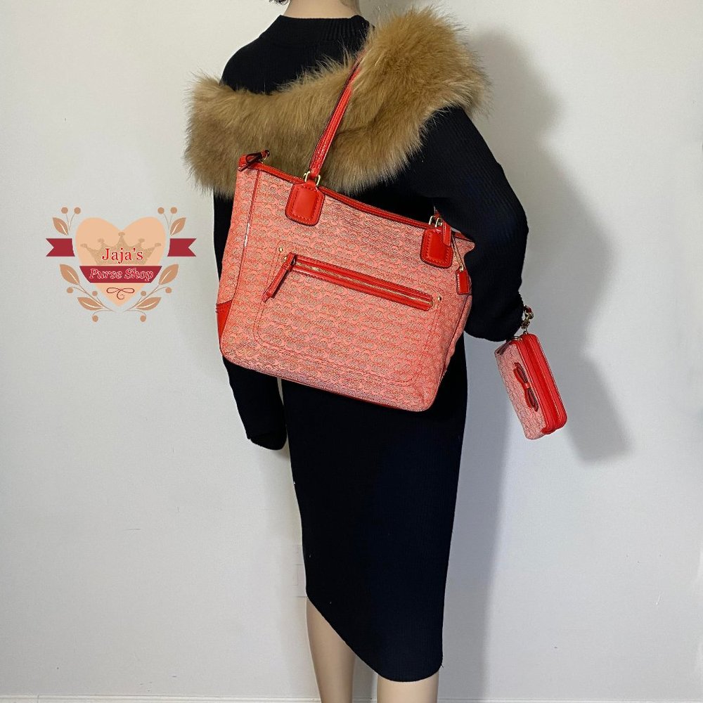 ✅❤️SOLD❤️✅Coach Signature Fabric Purse & Matching Wristlet❤️ - Picture 15 of 17